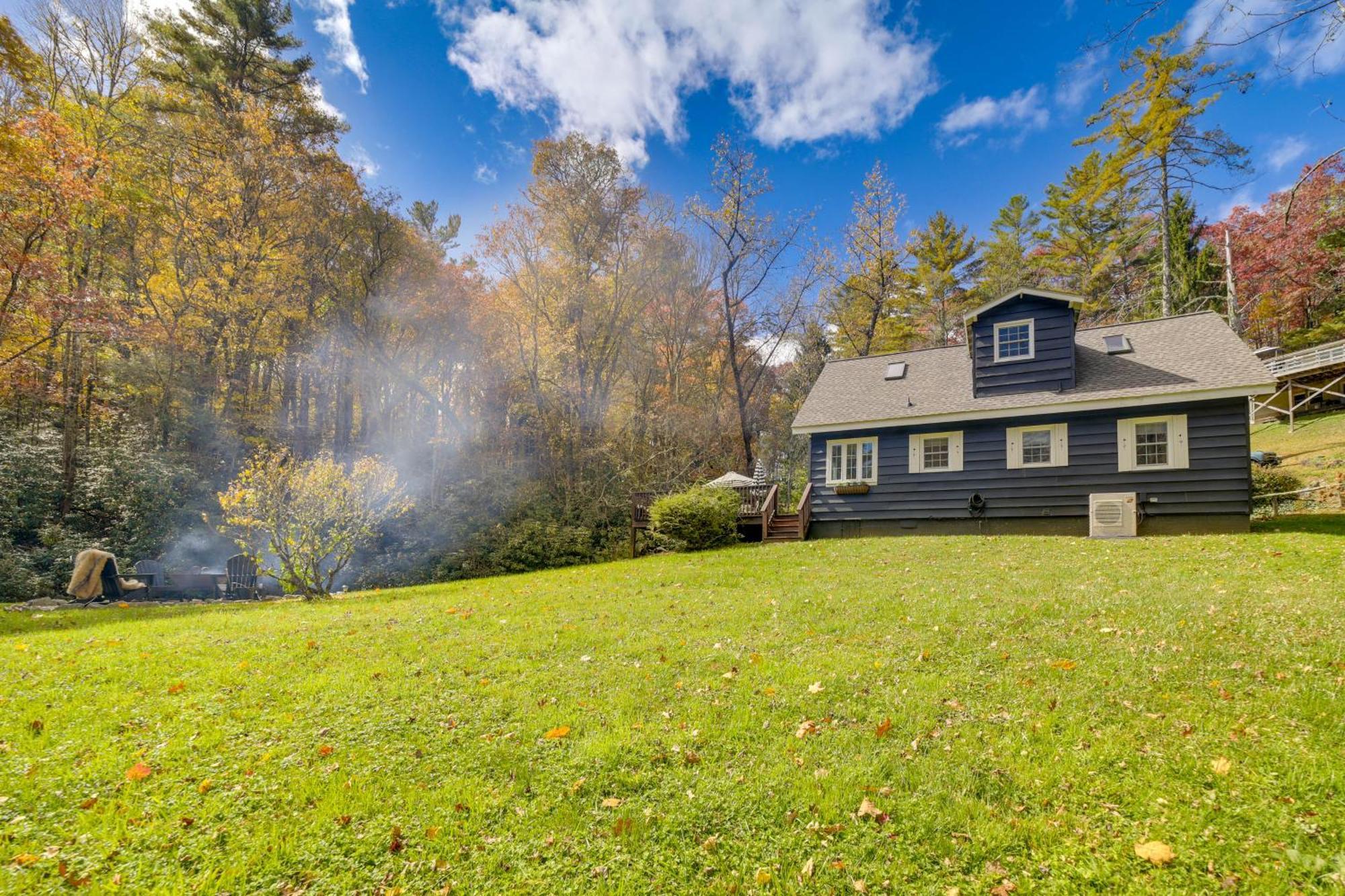 Enchanting Highlands Cottage With Pond And Falls! エクステリア 写真